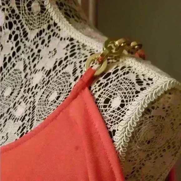 Michael Kors top with chain sz medium - Picture 2 of 4